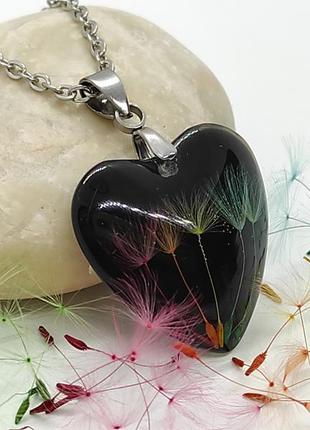 Кулон серце для дівчини, кулон з кульбабками, трендова біжутерія з ювелірної смоли2 фото