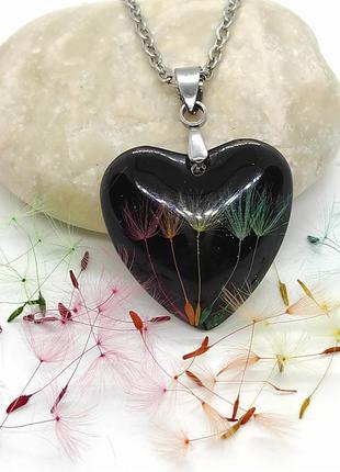 Кулон серце для дівчини, кулон з кульбабками, трендова біжутерія з ювелірної смоли3 фото
