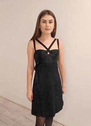 Чорна міні-сукня  з еластичного жаккарду та атласу
dolce & gabbana