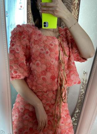 Очень красивый костюм юбка и блуза в розы2 фото
