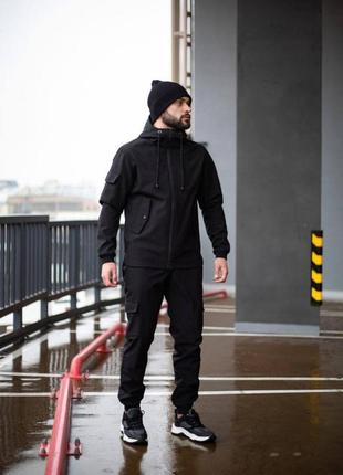 Черный и темно оливковый костюм soft shell