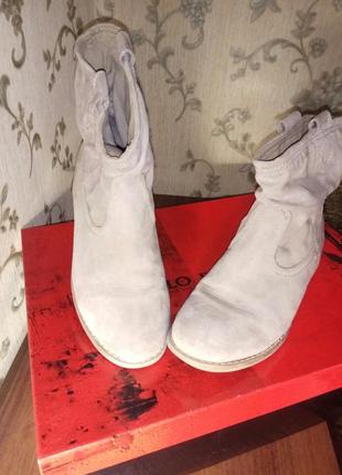 Классные демисезонные полусапожки