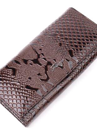 Лакированный горизонтальный кошелек из натуральной кожи с тиснением под змею karya 21170 коричневый