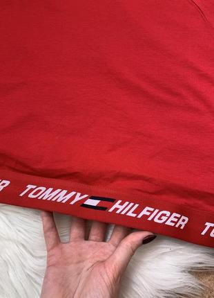 Яркая футболка оверсайз в красном цвете от tommy hilfiger оригинал6 фото