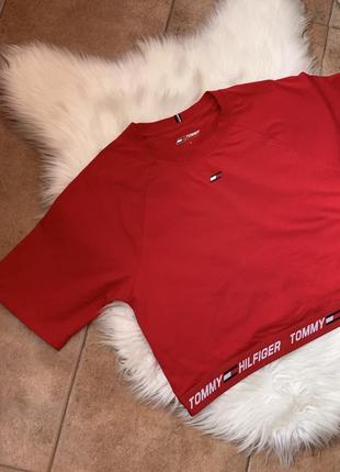 Яскрава футболка оверсайз у червоному кольорі від tommy hilfiger оригінал