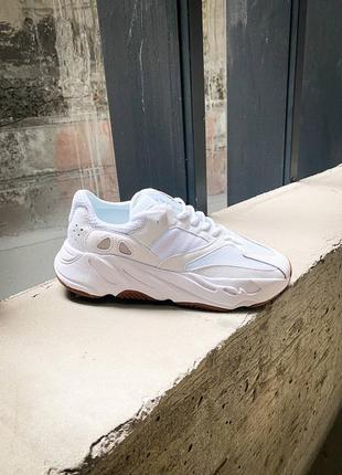 Жіночі кросівки adidas yeezy boost 700 white