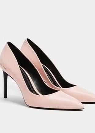 Розовые туфли на высоком каблуке-шпилька с острым носом