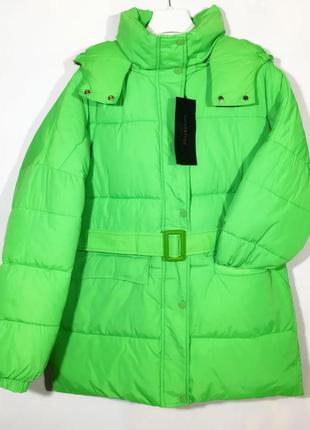 Женская зеленая зимняя куртка с двойным воротом