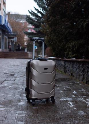 Чемодан пластиковый wings 147, ручная кладь шампань