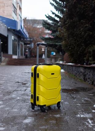 Чемодан пластиковый wings 147 желтый, ручная кладь
