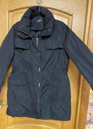 Стильна подовжена чорна куртка на талії куліска 52-54 р