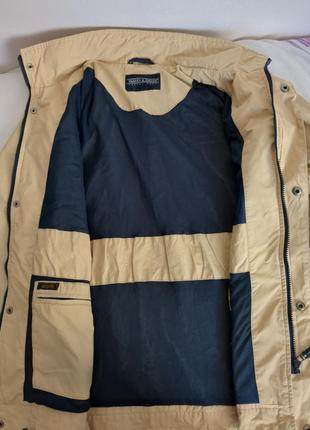 Модная демисезонная куртка от известного бренда.7 фото