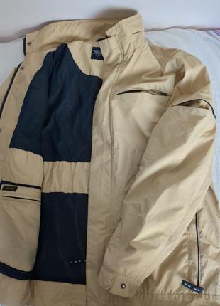 Модная демисезонная куртка от известного бренда.9 фото