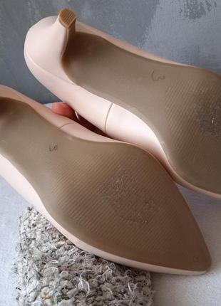 Класичні туфлі лодочки нові бежевого кольору dorothi perkins4 фото