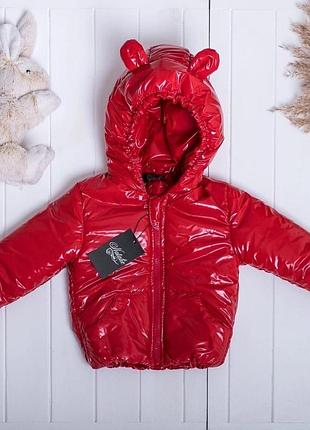 Красная детская куртка