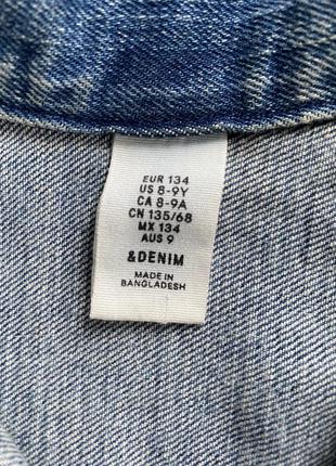 Стильна джинсова куртка з аплікацією на спині7 фото