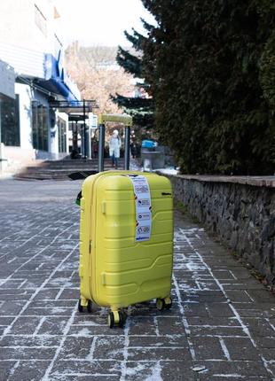 Чемодан пластиковый milano bag 0306 маленький s желтый