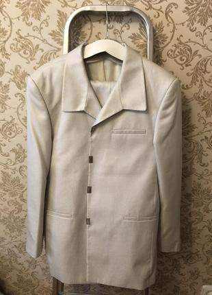 Костюм фактурный жемчужного цвета