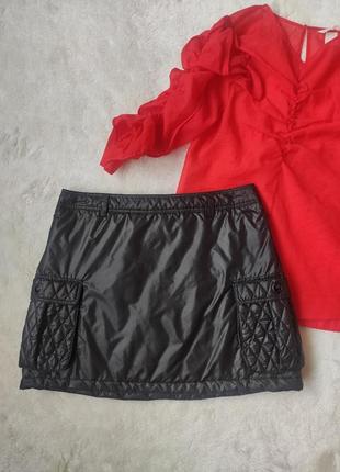 Черная короткая юбка мини деми плотная теплая дутая стеганая юбка утепленная плащевка карго карманам