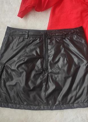 Черная короткая юбка мини деми плотная теплая дутая стеганая юбка утепленная плащевка карго карманам5 фото