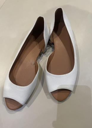 Сандалии туфли