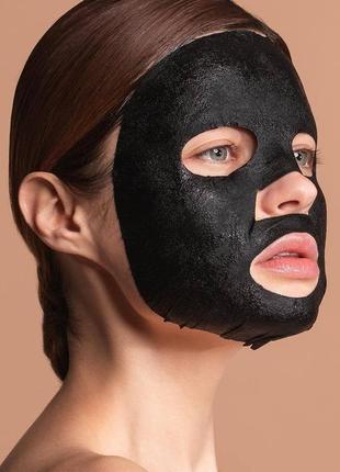 Очищююча живильна маска з деревним вугіллям і медом elizavecca black charcoal honey deep power ringer mask pack4 фото