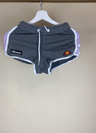 Женские короткие шорты ellesse с большим логотипом