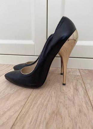 Шкіряні жіночі туфлі 37 р