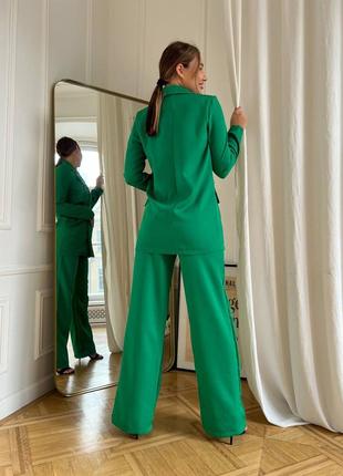 Костюм двойка классический деловой брючный пиджак удлиненный брюки клэш трубы палаццо черный малина фуксия зеленый синий8 фото
