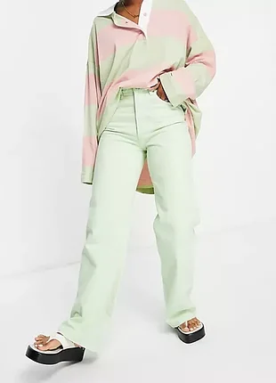 Салатовые джинсы клеш с необработанным краем stradivarius