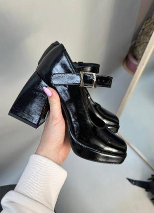 Женские туфли из натуральной кожи черного цвета на высоком каблуке и платформе2 фото