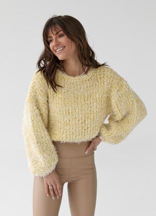 Укорочений жовтий пухнастий светр джемпер з об'ємними рукавами