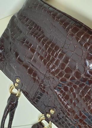 Сумка тоут roberta gandolfi натуральная лакированная кожа в состоянии новой сток принт крокодила7 фото