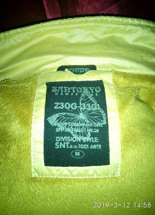 Куртка золотого цвета с натуральным мехом4 фото