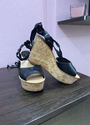 Босоножки 38р. topshop. танкетка