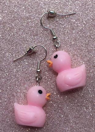 Серьги сережки серёжки розовые утки уточки качки висячие подвески висюльки длинные1 фото