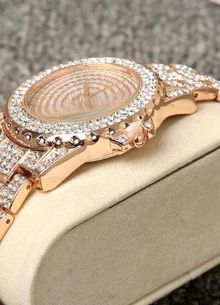 Жіночі наручні годинники з камінням6 фото