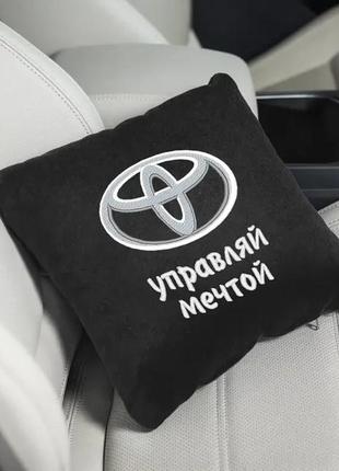 Подушка с вышитым логотипом тойота toyota - керуй мрією" 35х35 см,подушка в машину toyota флок3 фото