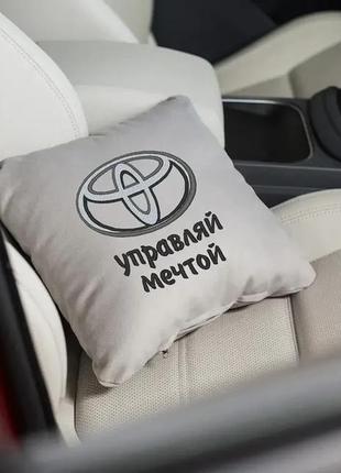 Подушка с вышитым логотипом тойота toyota - керуй мрією" 35х35 см,подушка в машину toyota флок2 фото