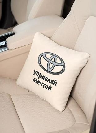 Подушка с вышитым логотипом тойота toyota - керуй мрією" 35х35 см,подушка в машину toyota флок1 фото