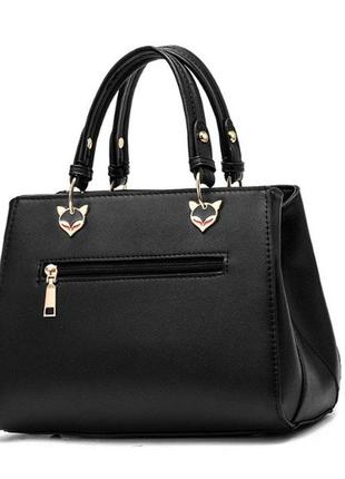 Женская сумка на плечо черно-белая комбинированная, женская сумочка эко кожа белая черная с меховым брелком4 фото
