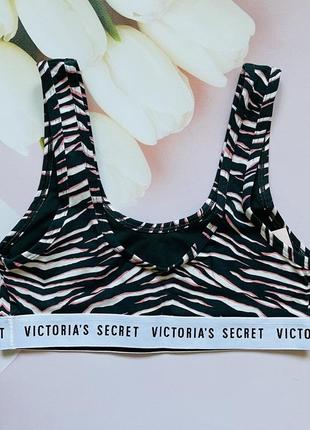 Коттоновый топ victoria's secret logo cotton scoop bralette. оригинал3 фото