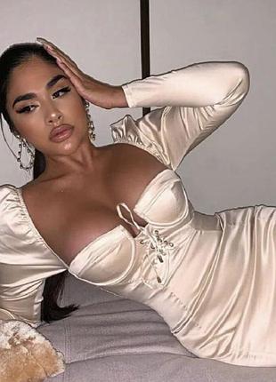 Нежное трендовое корсетное платье с плотной чашкой в стиле oh polly