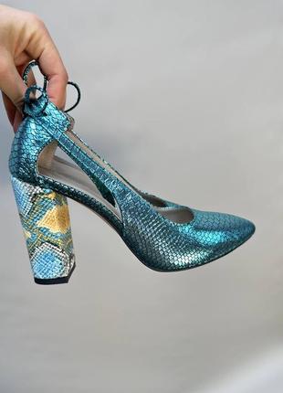 Эксклюзивные туфли лодочки из натуральной итальянской кожи и замша рептилия голубые