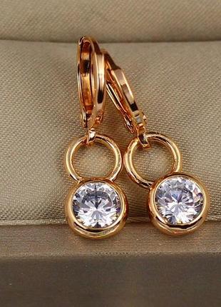 Серьги подвески xuping jewelry восьмерка с камнем в ободке 2.5 см золотистые