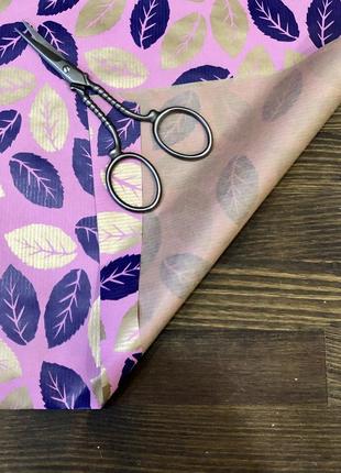 Бумага упаковочная для подарков и цветов листья на розовом фоне
