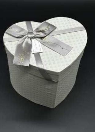 Коробка подарочная с ручками и бантиком. сердце. цвет серый. 15х12х12см. / коробка подарочная с ручками и бантиком. сердце. цвет