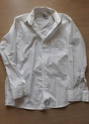 Белоснежная мужская рубашка с галстуком1 фото