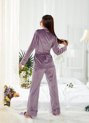Сиреневая женская мягкая велюровая пижама-двойка: кимоно с поясом и карманами со свободными штанами3 фото