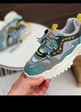 Стильна новинка кросівок